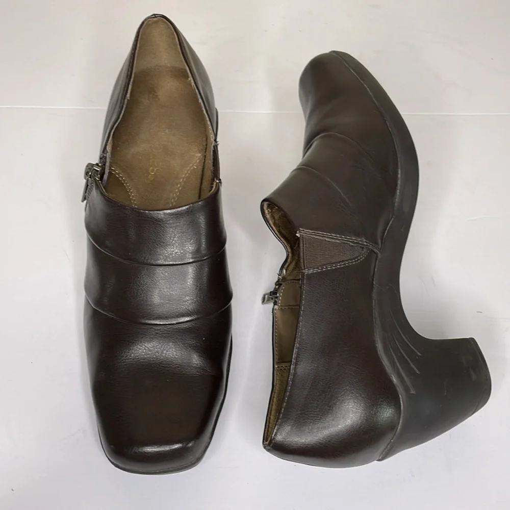 AEROSOLES Shoe Bootie Brown Vegan Leather BUZZ SAW Cushioned Insole Comfort 9M